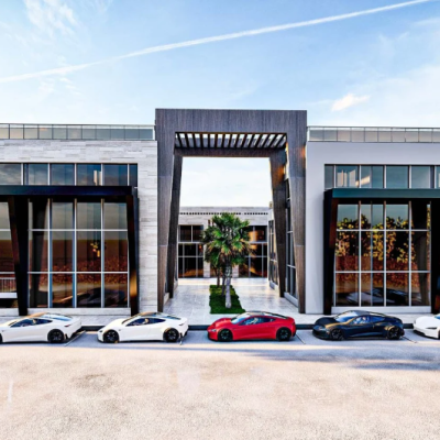 مجمع تجاري -المحلات التجارية